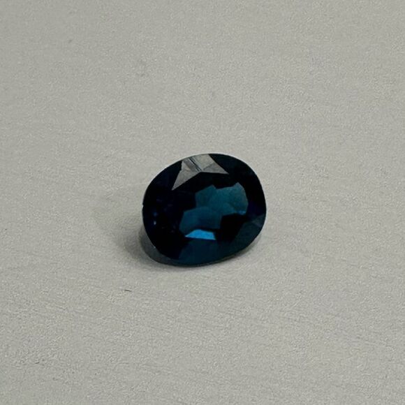 Electric blue 3.2ct London Topaz - Picture 8 of 9